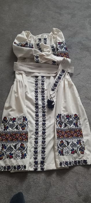 Кравчиня.Зшиваю на дому вишиті сукні,блузи