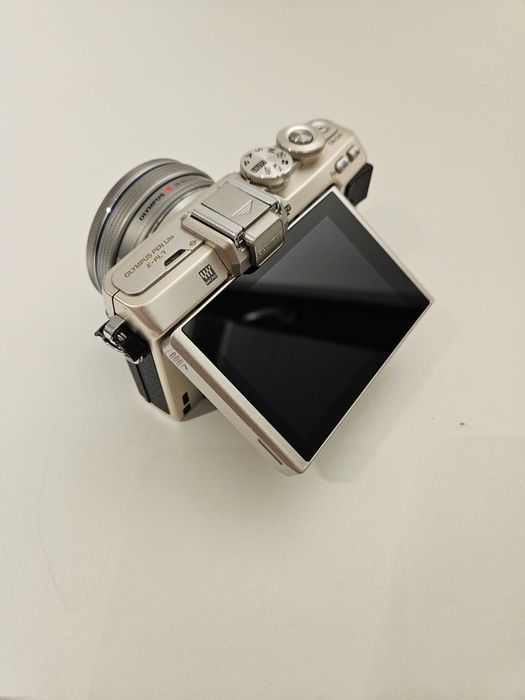 Olympus PEN E-PL7 Srebrny + 14-42mm II