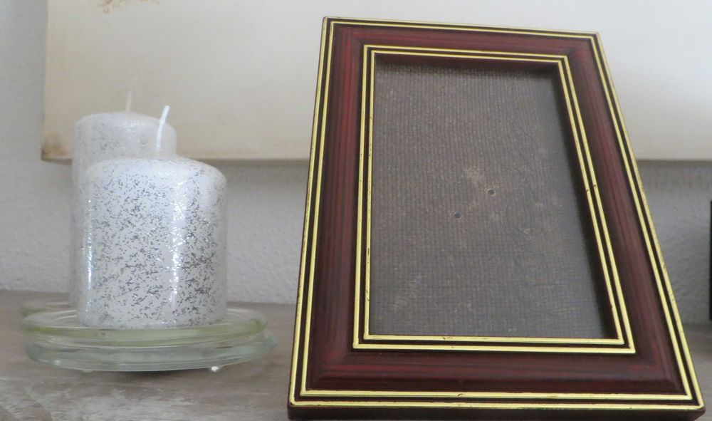 Moldura Madeira Exótica de Jalobá orlada a ouro velho e vidro 13X18 cm