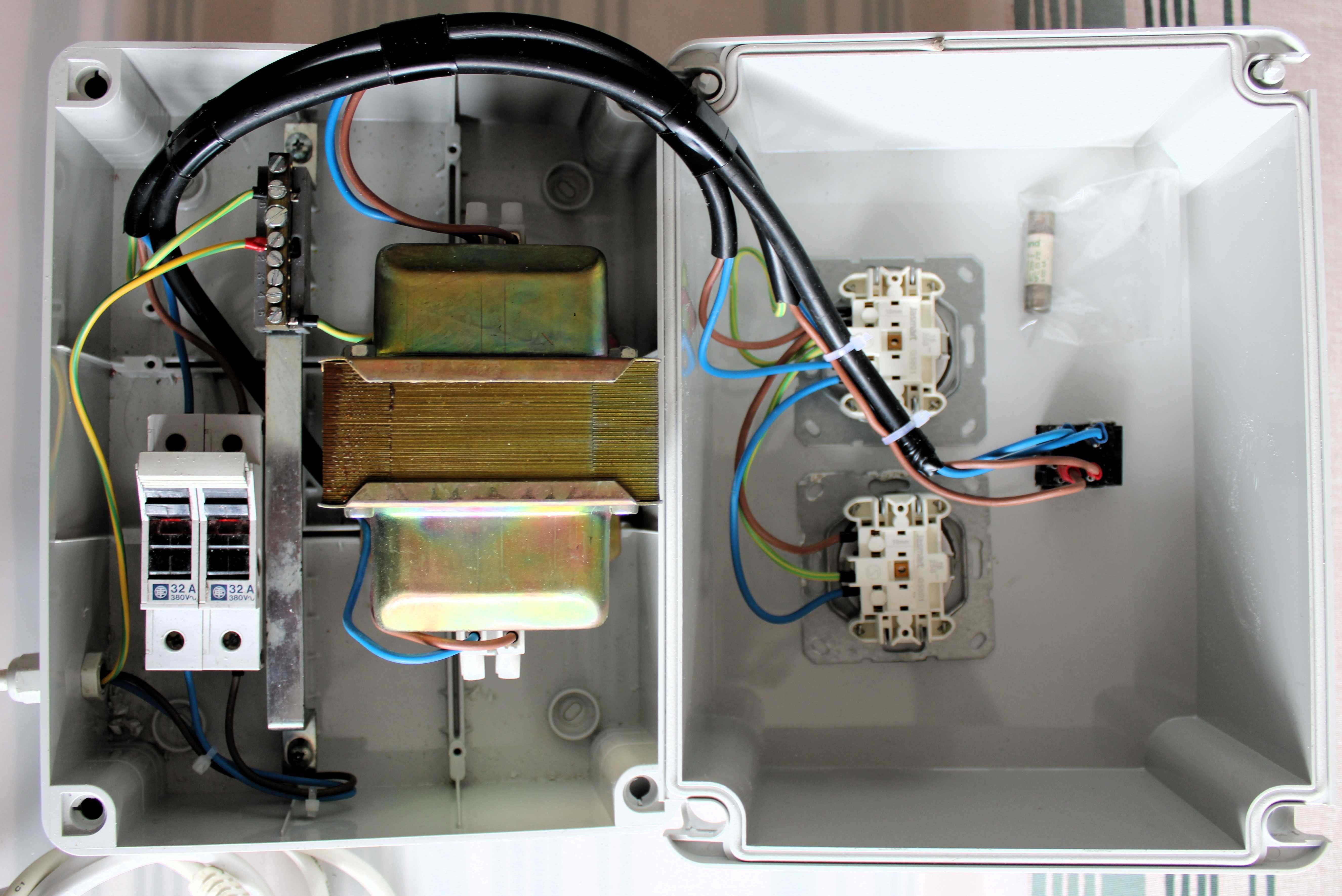 Transformador 220V - 2X  110V
