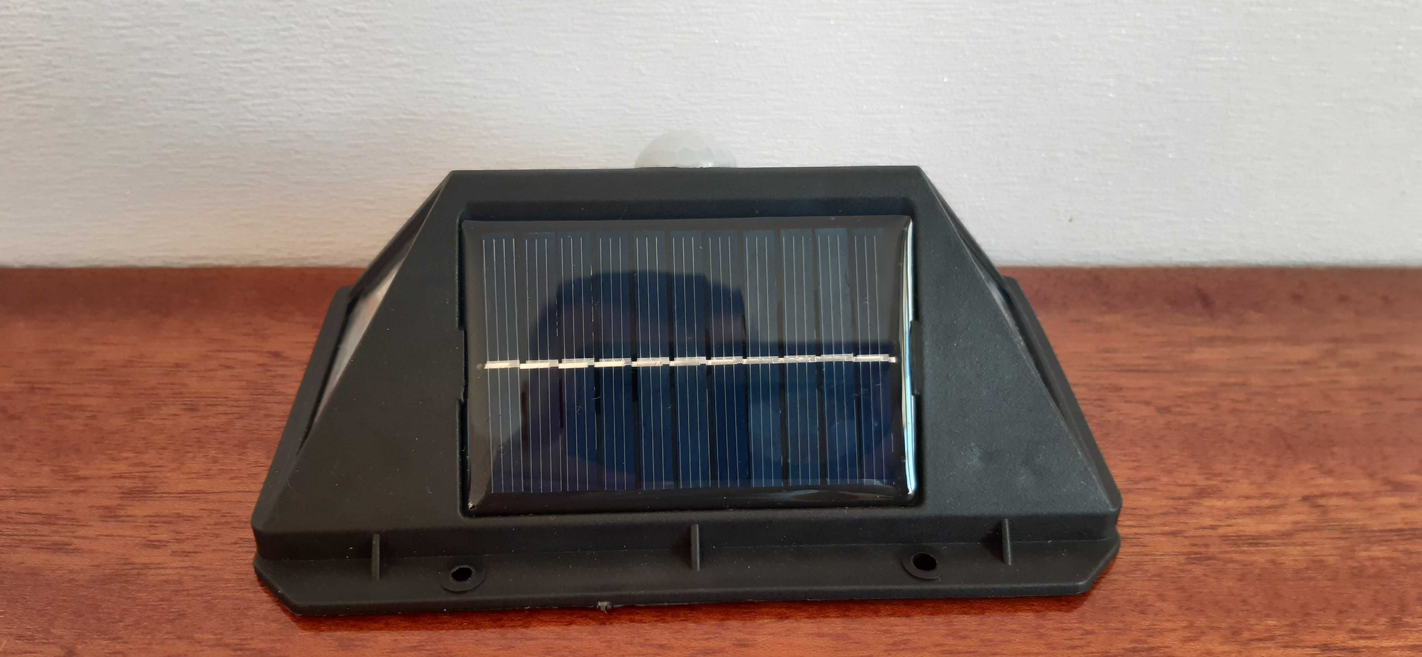 Светильник светодиодный с датчиком движения и солнечной зарядкой