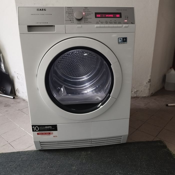 Máquina de secar roupa AEG com bomba de calor.