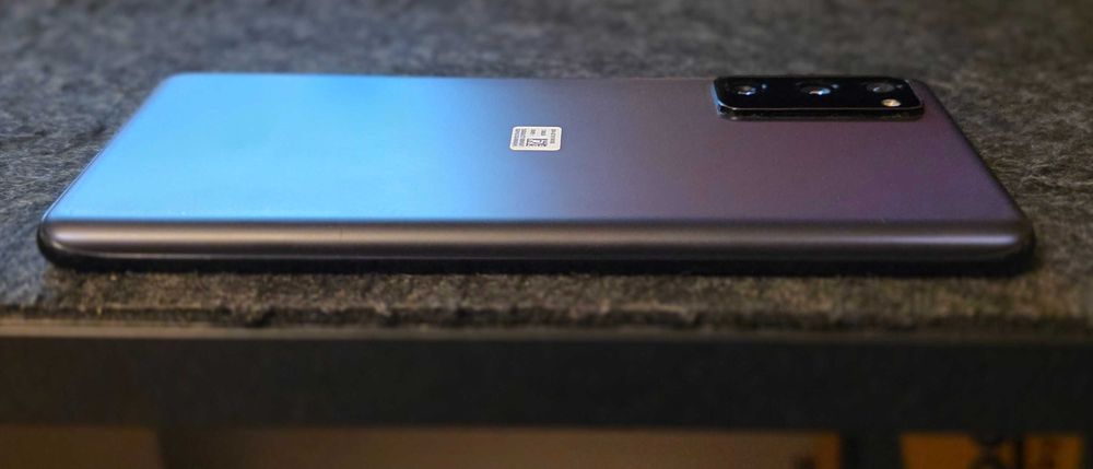 Samsung Galaxy S20 FE 128GB com 5 capas