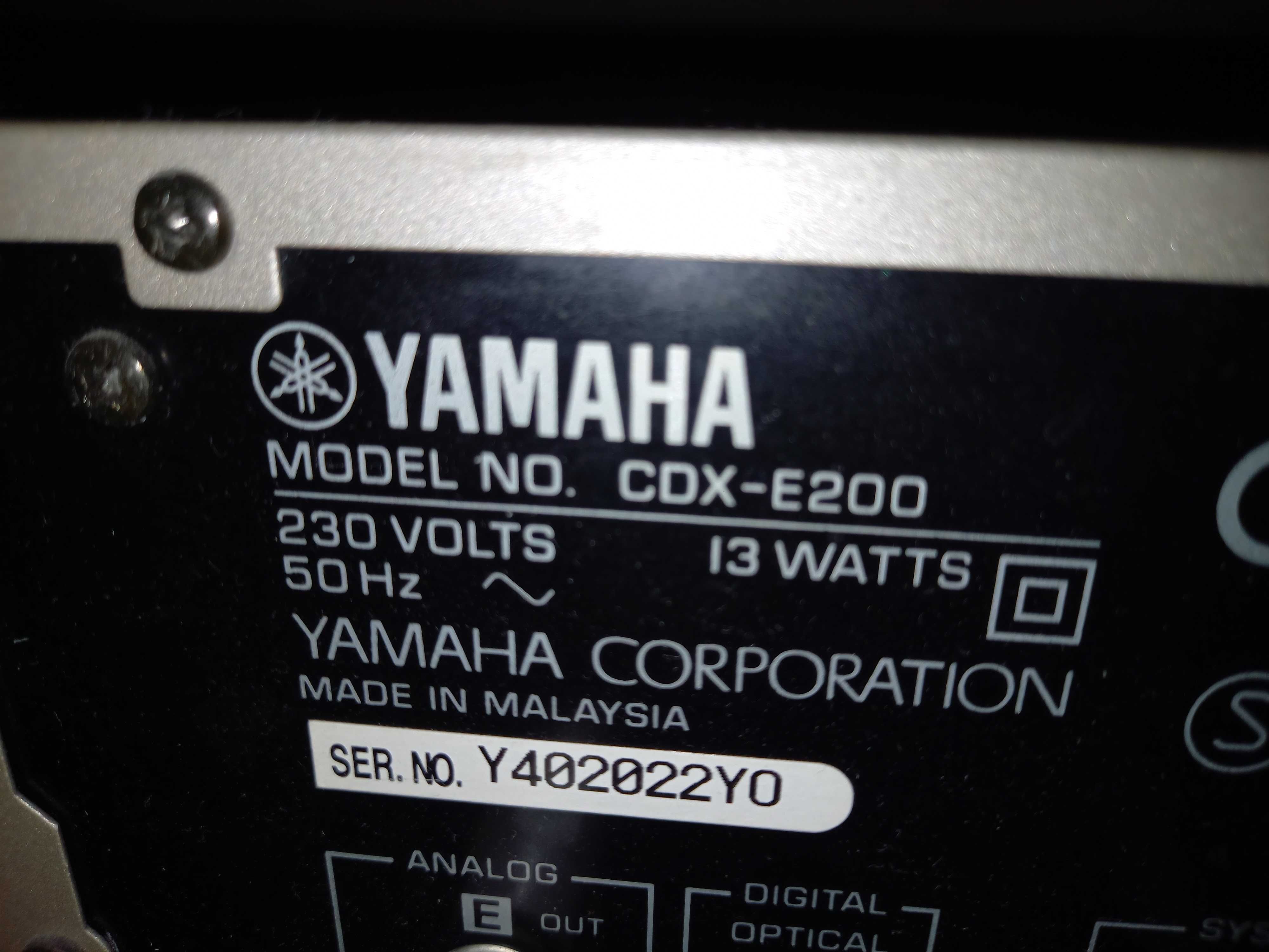 mini wieża Yamaha CDX-E200 razem z kolumnami