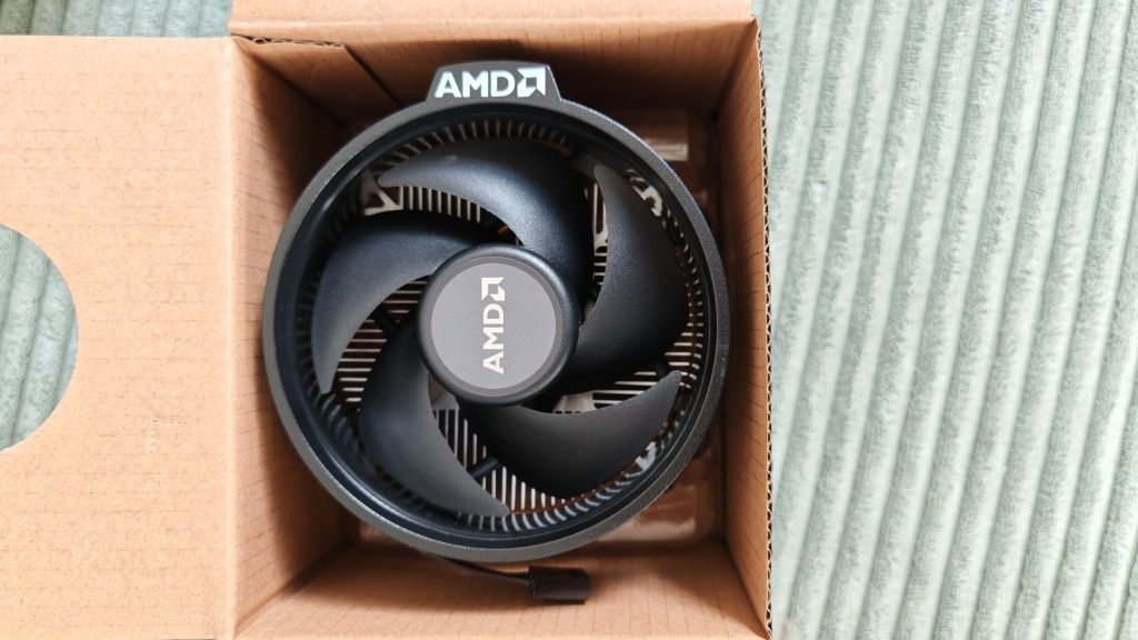 Procesor AMD Ryzen 5 2600 + nowe chłodzenie AMD (Wraith Spire)