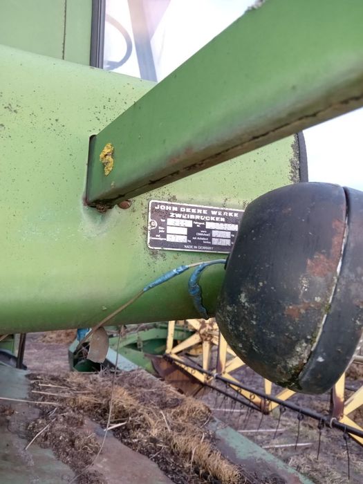 Комбайн зернозбиральний John Deere