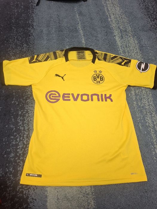 Ця футбольна форма — домашній комплект «Боруссії Дортмунд» (BVB 09) се