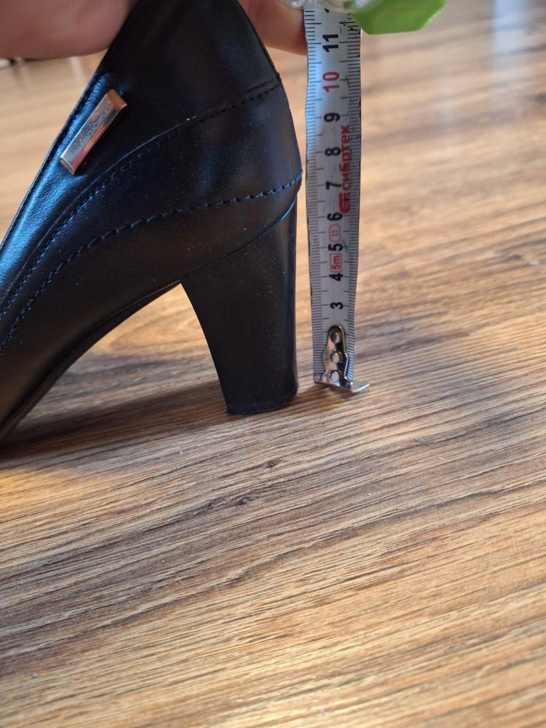 Buty na obcasie  r37