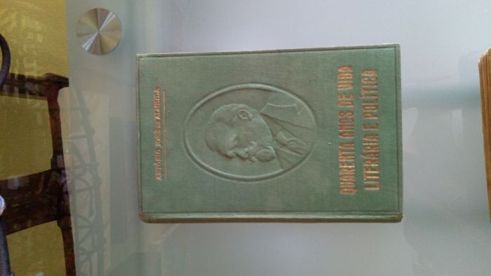 40 anos de vida Literária e Política de António José de Almeida e outr