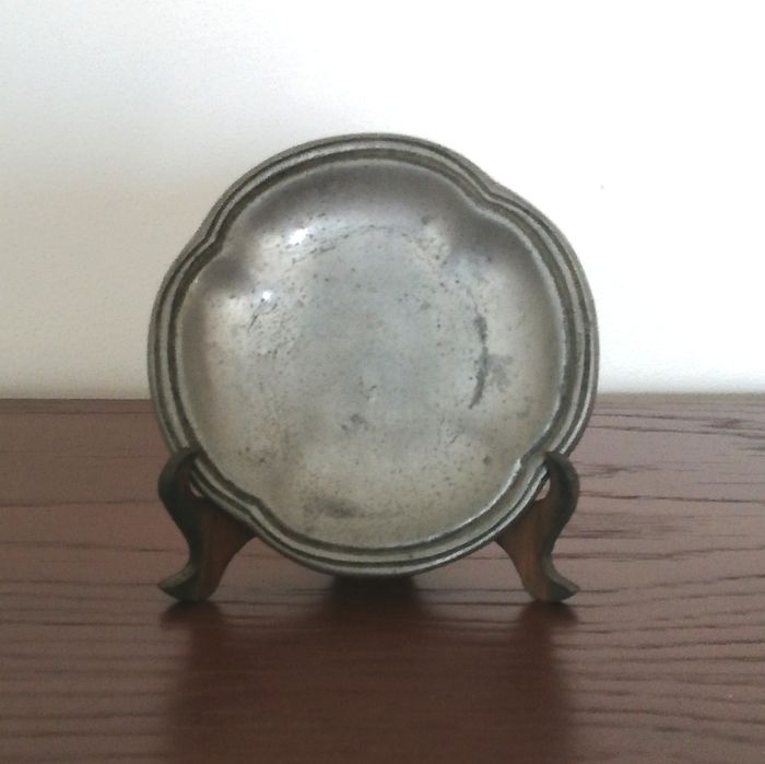 Prato decorativo em estanho