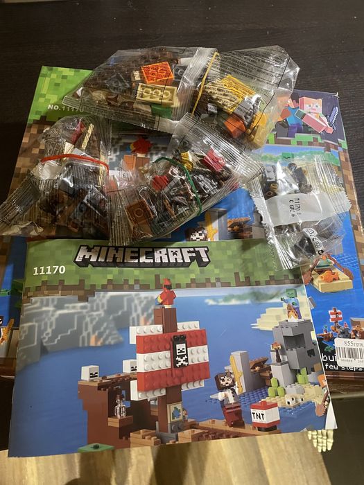 LEGO Minecraft «Приключения на пиратском корабле»