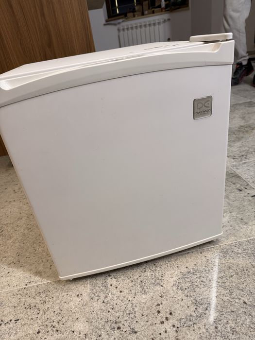 Lodówka mała chłodziarka pokojowa