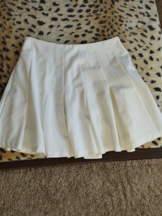 Спідниця Bershka, розмір s, ідеальний стан, з щільної тканини