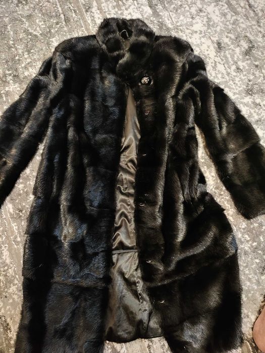 Продам норкову шубу