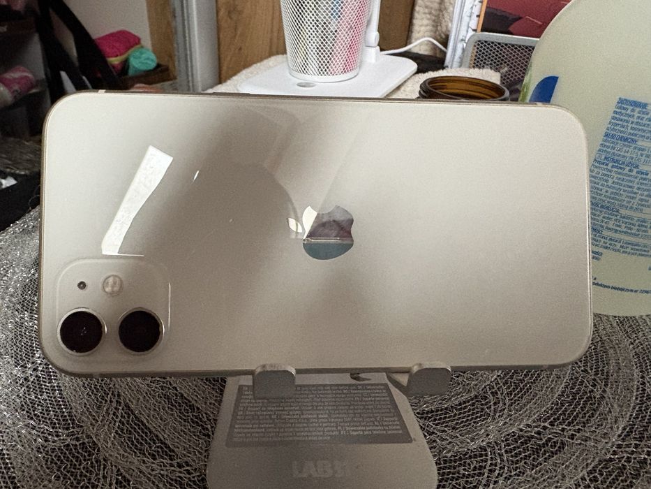 iPhone 11 • 64 GB • Stan bardzo dobry • 1 właściciel + gratisy