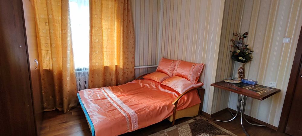 Здається будинок.4 роздільні кімнати.2 санвузли.Меблі.Побутова техніка