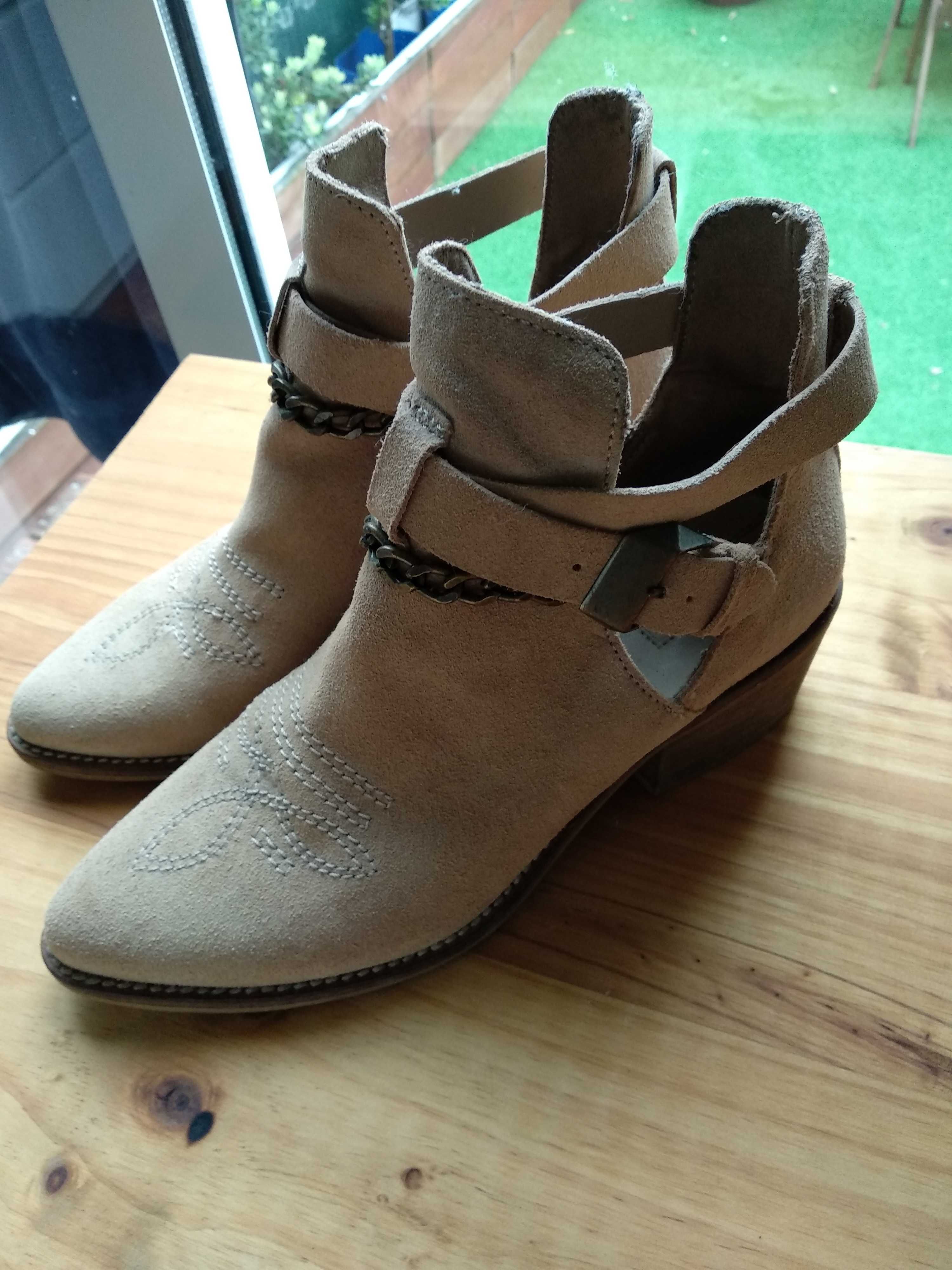 Botins beje stradivarius