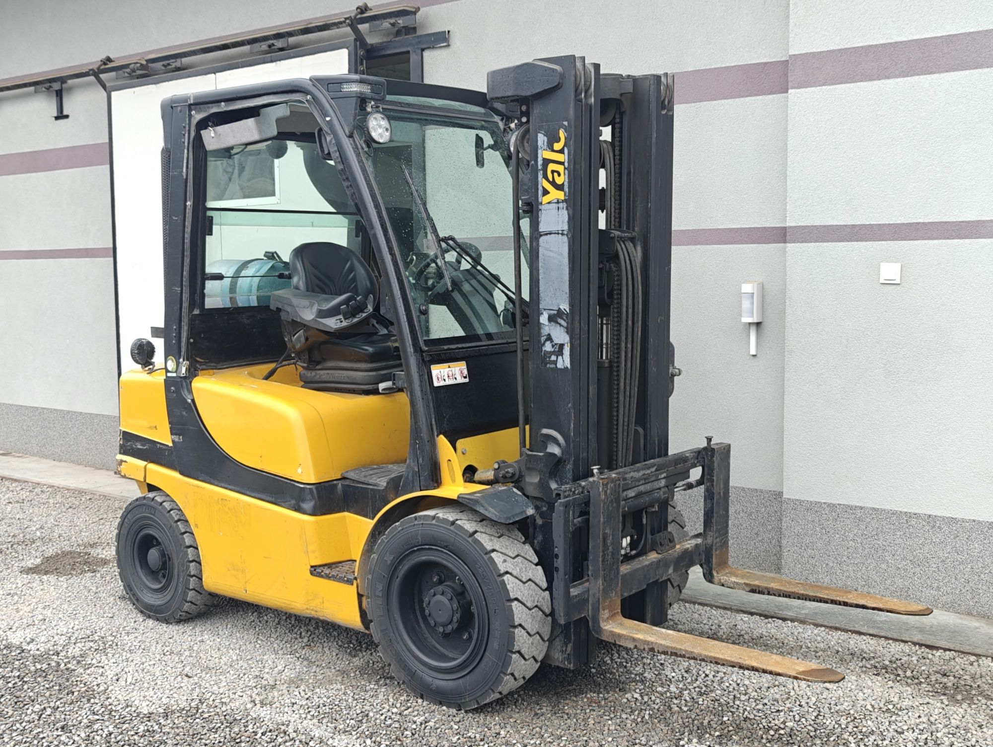 Wózek Yale GLP25VX 2.5T Lpg 2015r Triplex 4.9m  Sprowadzony