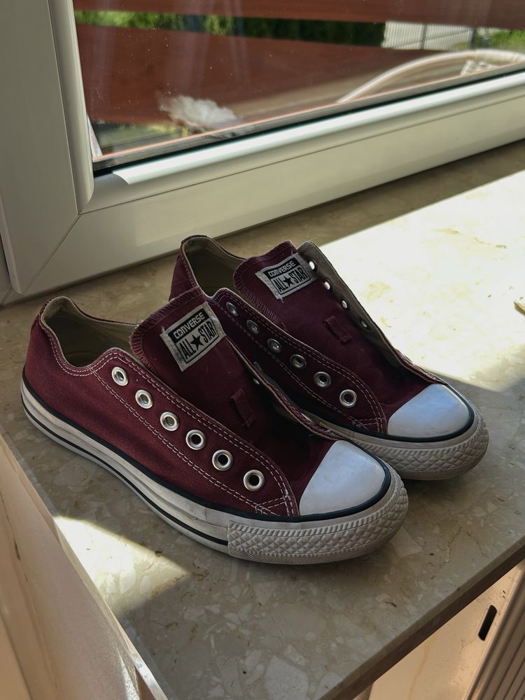 Bordowe buty Converse