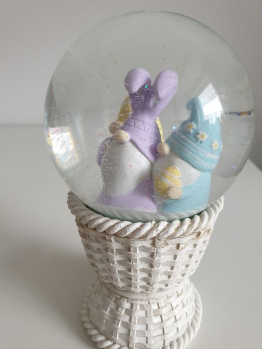 Dekoracja wielkanocna na Wielkanoc  Kula z brokatem króliczki