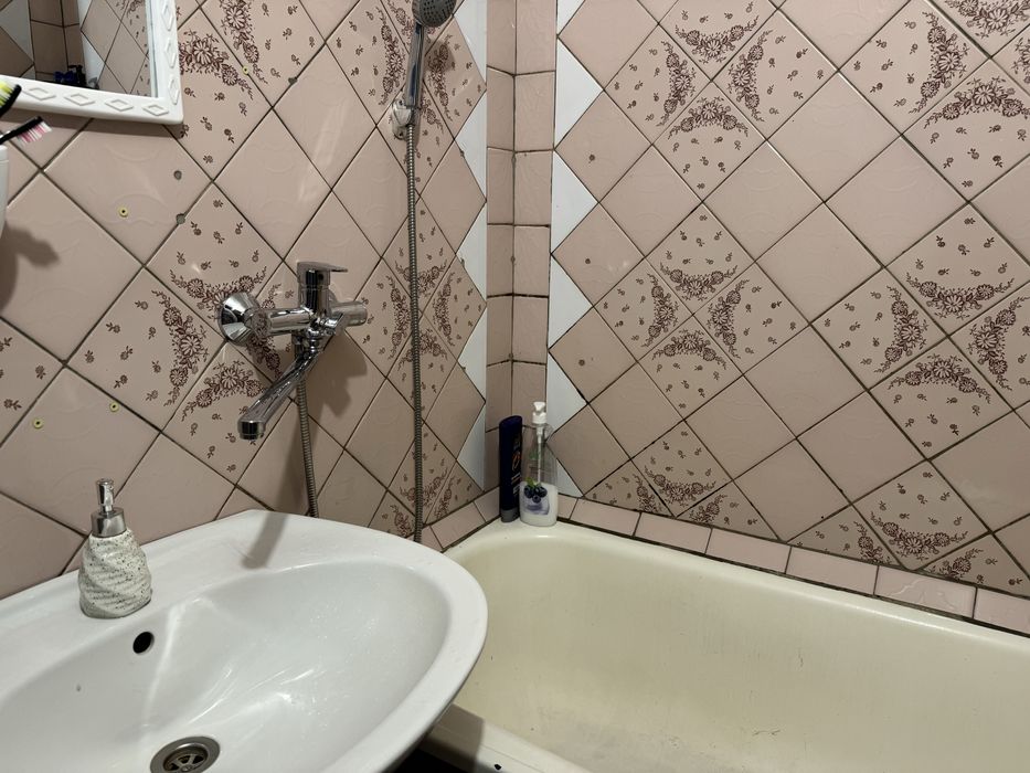 Здається трикімнатна квартира