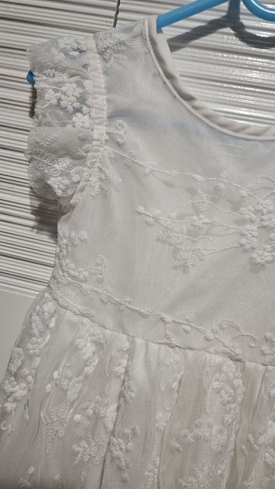 Biała koronka aniołek