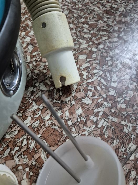 Речі часів СРСР. Пылесос-пуф "Урал ПНВ-600"