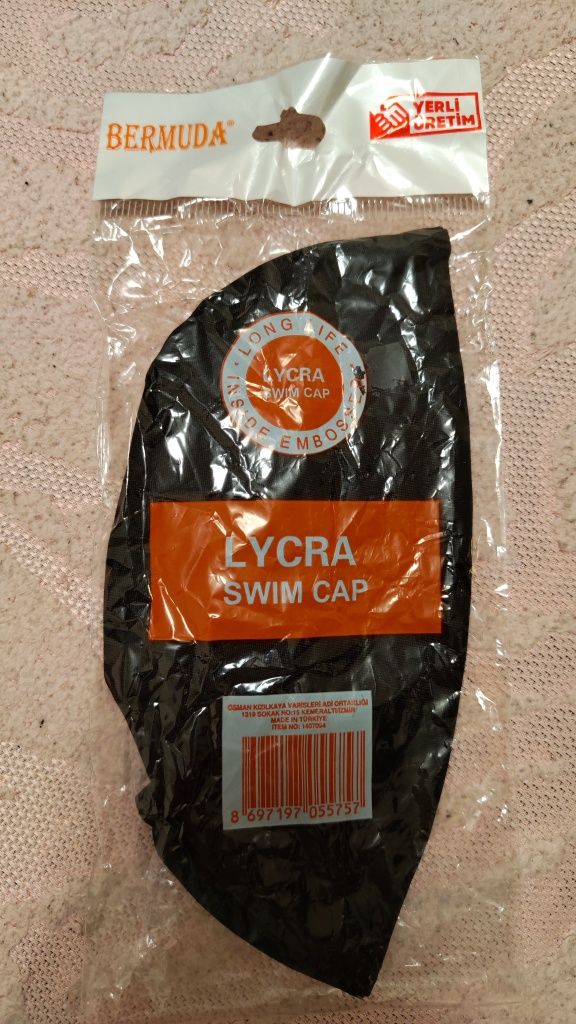 Новая тканевая чёрная шапочка для купания  на 5-8лет хорошего качества