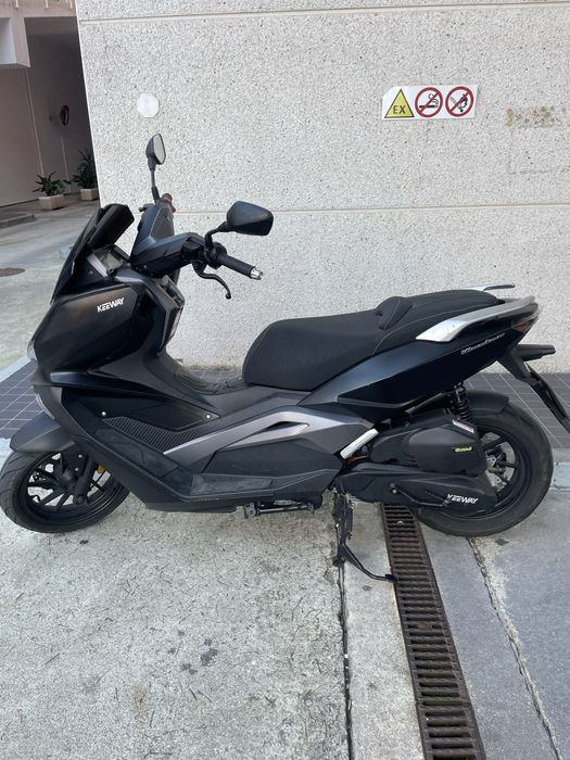 Aluguer moto UberEats 125 Aluguel de motos.