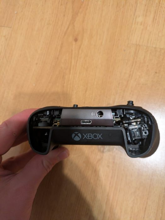 Pad Xbox Elite 2 uszkodzony na części