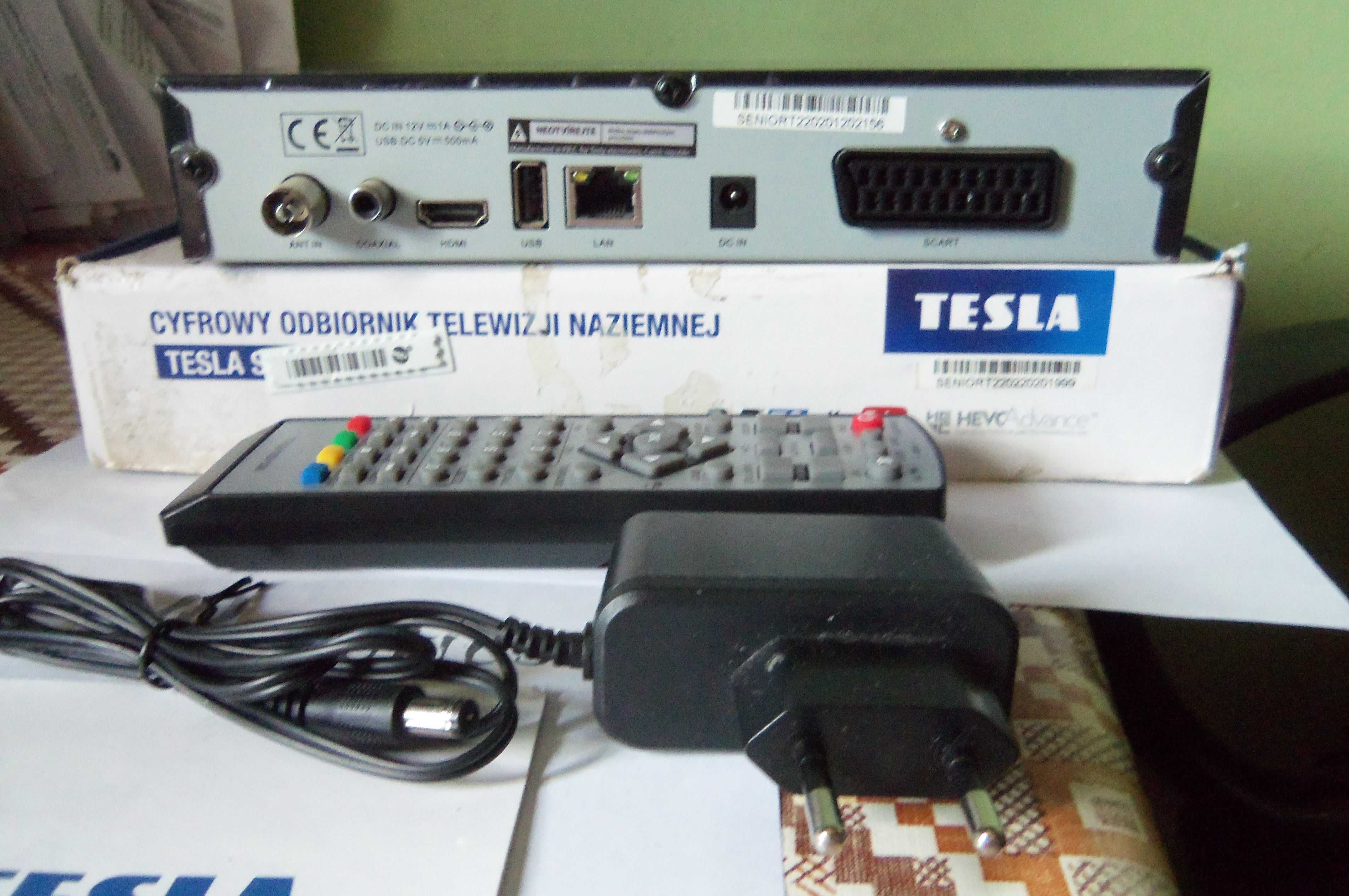 Dekoder do telewizji naziemnej Tesla Senior, DVB-T2 H.265, pilot.