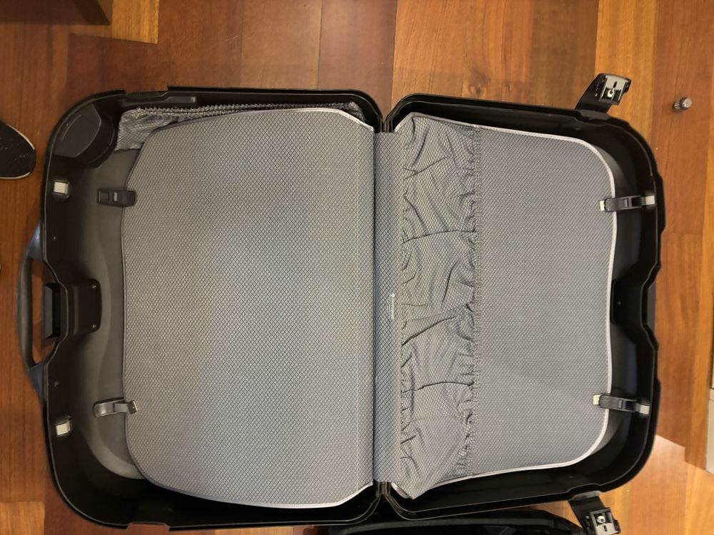 Duas malas Samsonite tamanho médio