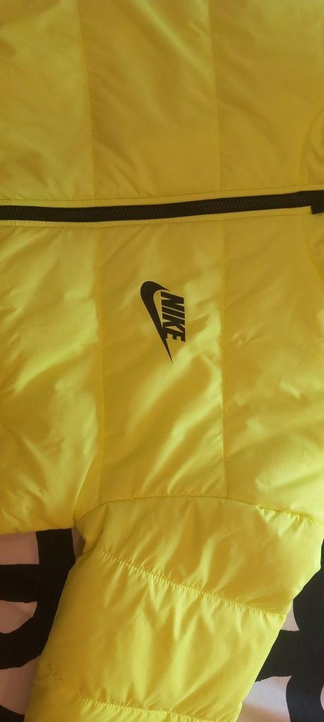Casaco de inverno NIKE florescente