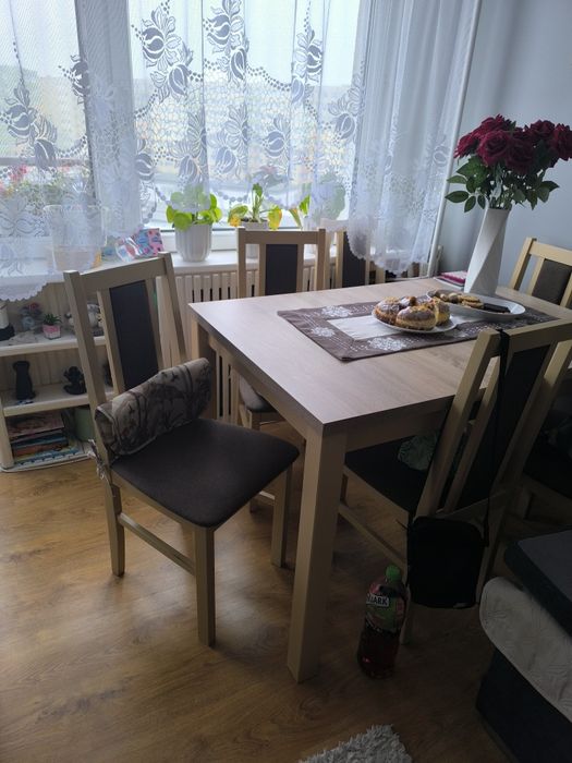Stół plus 6 krzeseł