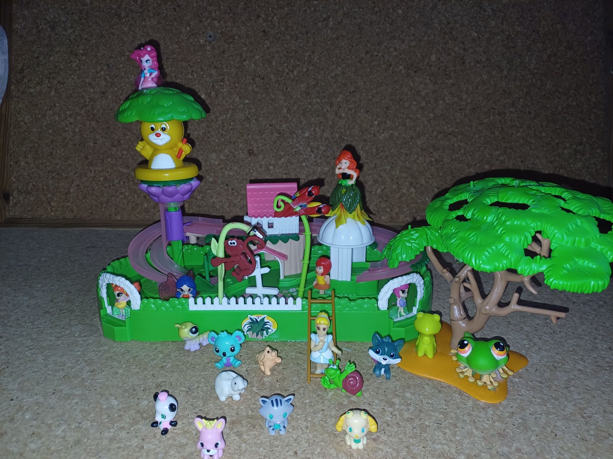 Littlest pets shop, 15 animais, 7 bonecas, mais acessórios ...
Casinha