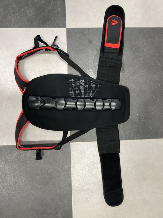 Ochraniacz pleców R.E.D z pasem biodrowym