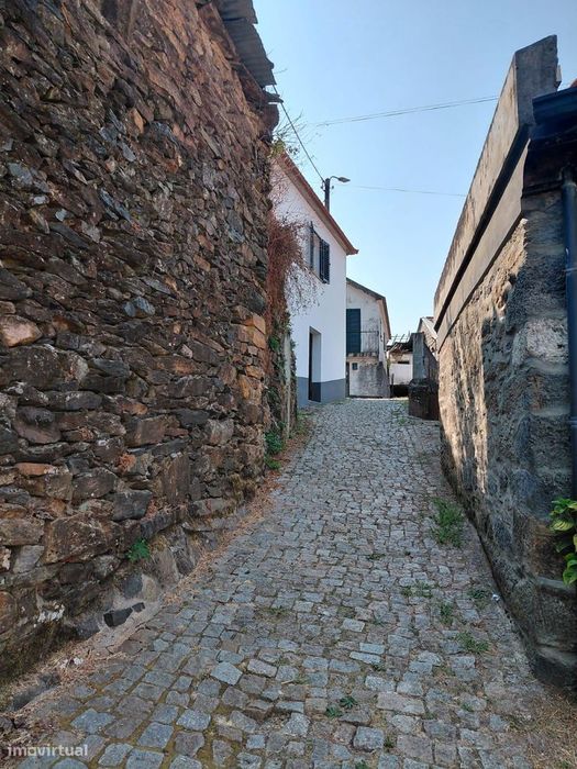 Moradia T2 para remodelação em Rebordelo – Amarante