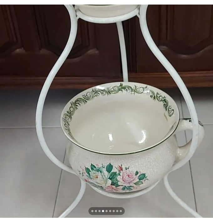 Lavatório  antigo portátil  com louça  Alcobaça e espelho