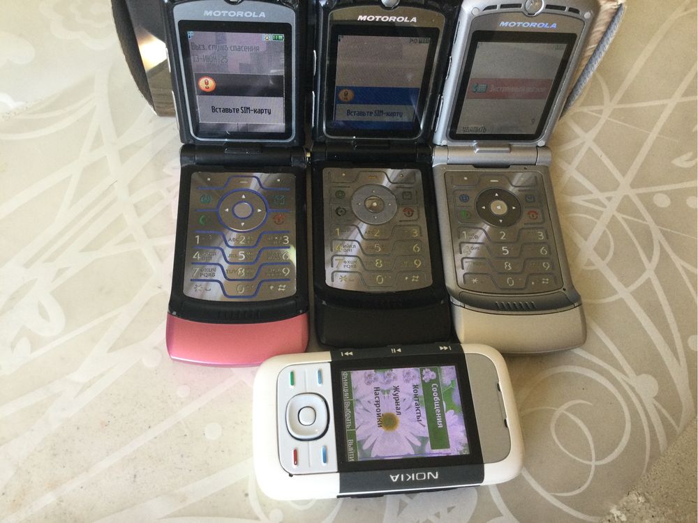 Моторола Razr v3;v3i и Nokia 5300.