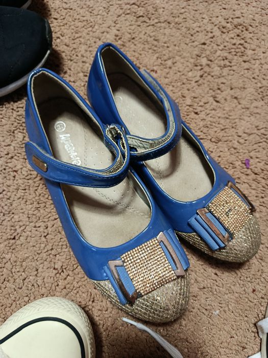 Взуття віддам безкоштовно