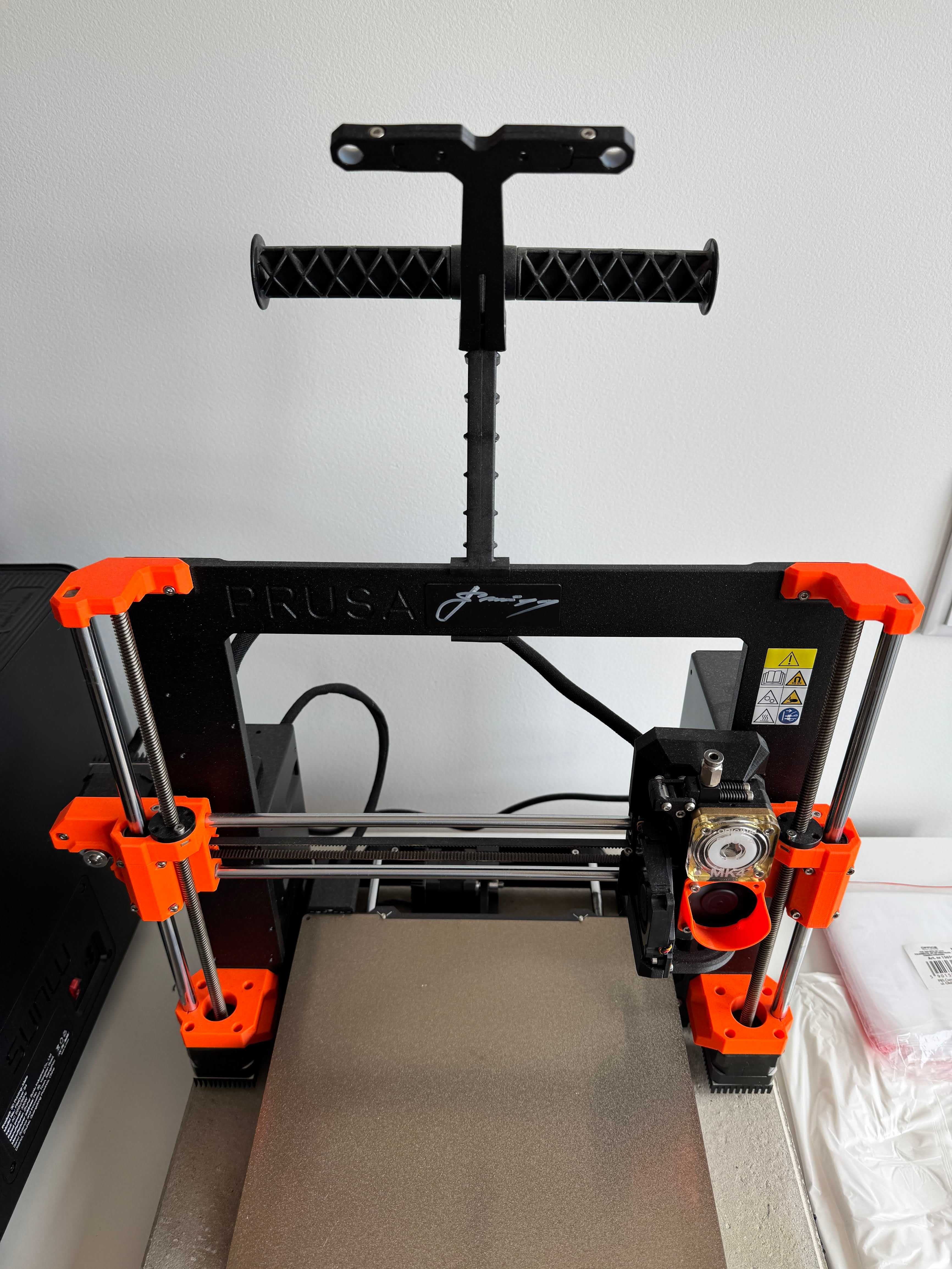 Impressora 3D Prusa Mk4s - assinada e com acessórios