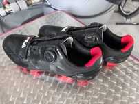 sapatos de BTT com cleats