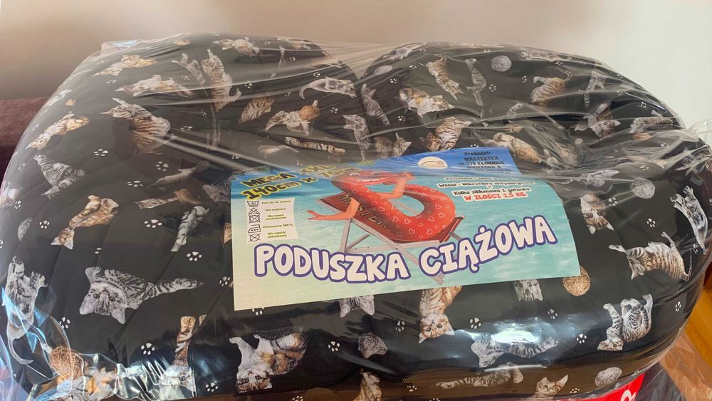 poduszka dla kobiet w ciąży czarna w koty