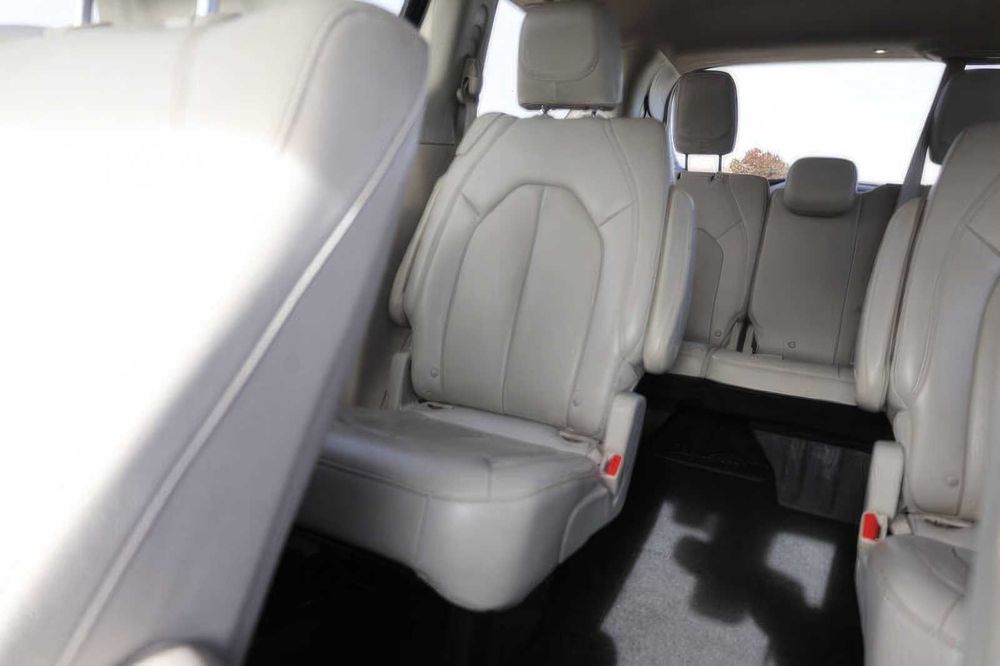 Chrysler Pacifica Touring-L Plus      2017