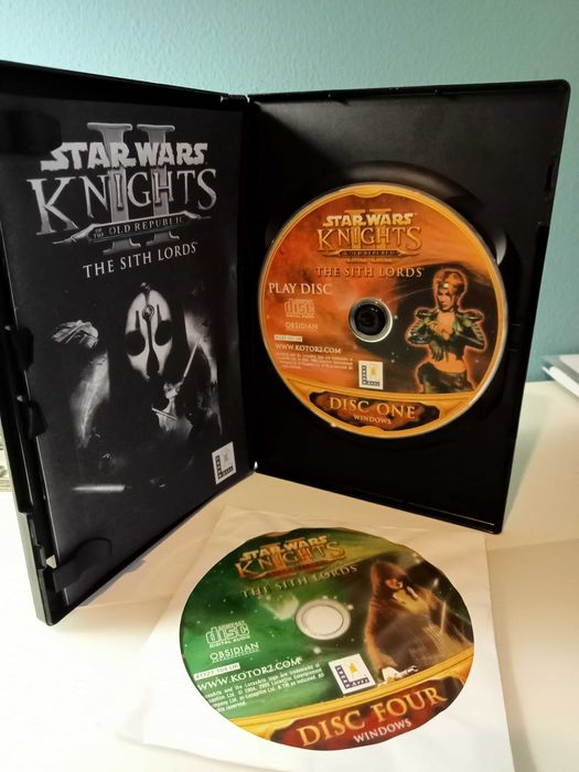 Star Wars Knights of the Old Republic II: The Sith Lords Discs 1 + 4