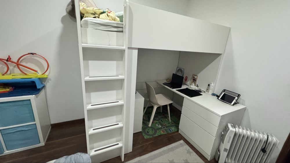 Cama andar com guarda roupa e secretaria