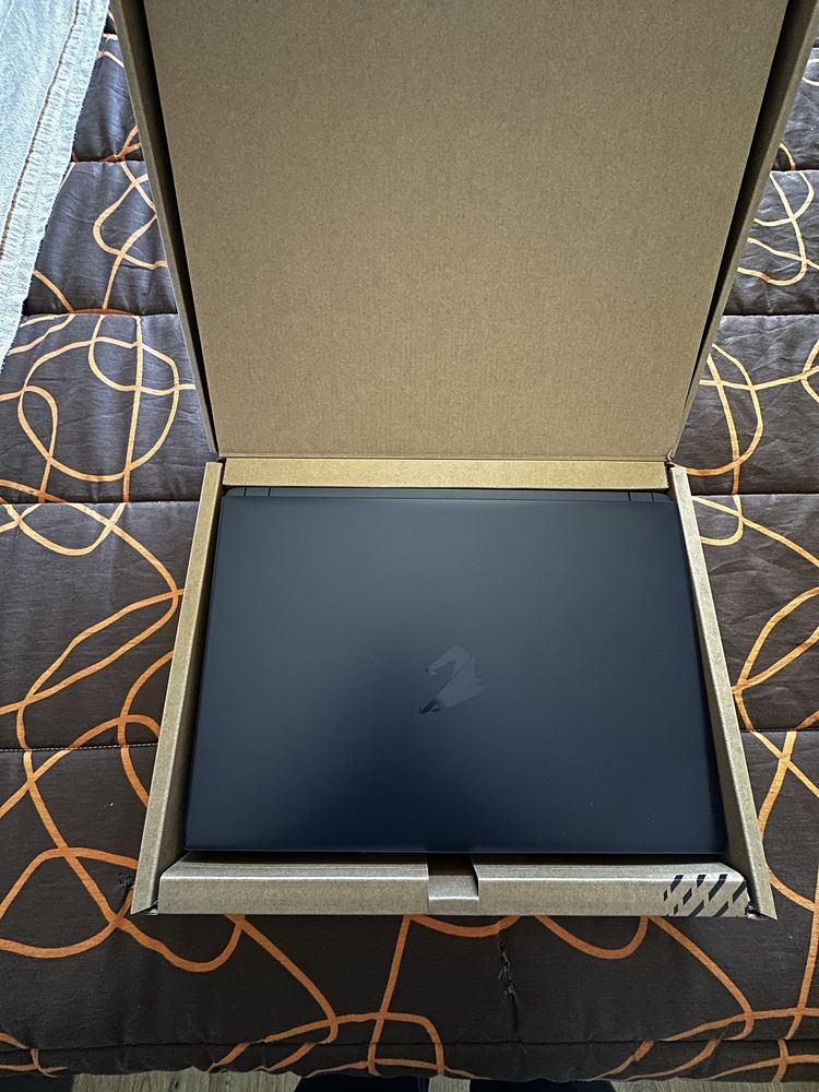Portatil gigabyte AORUS i7-13650HX 32GB DDR5 1TB RTX 4070 QHD 165Hz