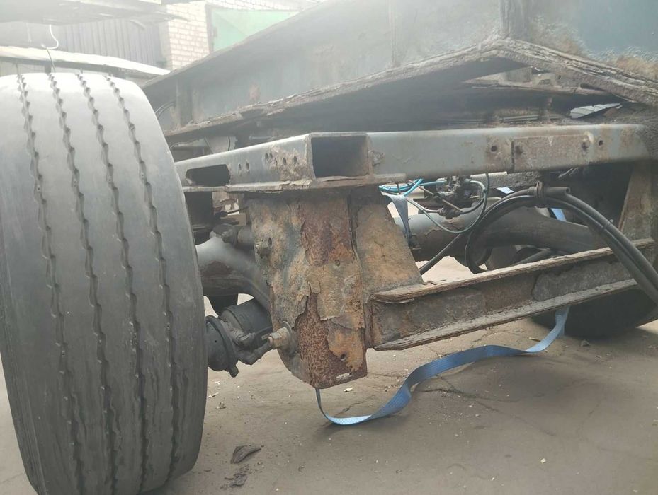 Продам вісь на вантажні причипи