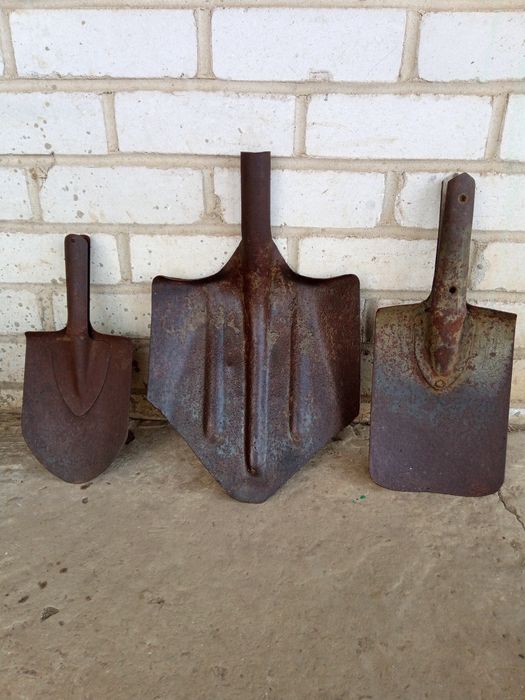 Лопата, сапка, садовий інвентар