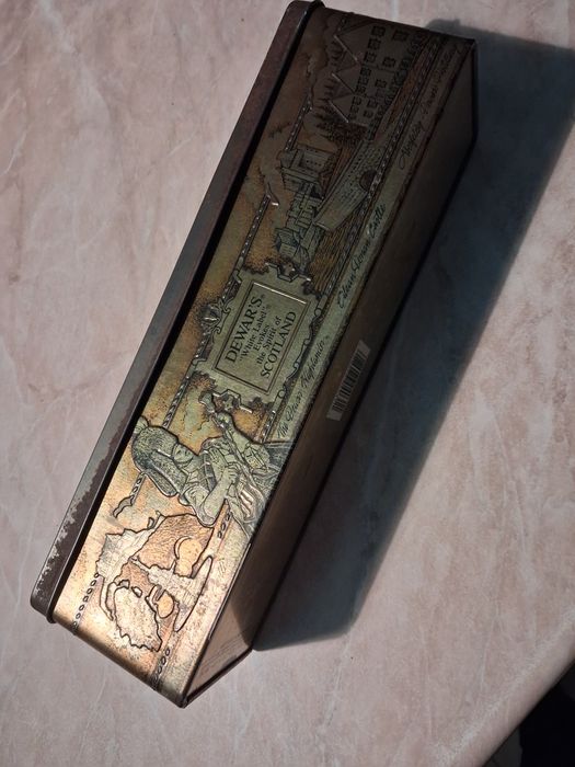 Puszka po szkockiej butelce